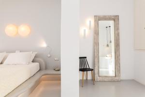 A bed or beds in a room at Yalos mykonos 3 bedroom Luxury home in Mykonos Town with Sea & Sunset view