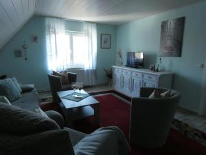 a living room with a couch and a table at Ferienwohnung am Schloss in Reuterstadt Stavenhagen
