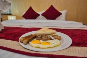 Eten bij of ergens in de buurt van het hotel

