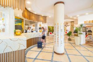Кухня или мини-кухня в Hotel Kalura
