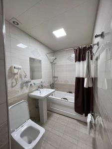 Koupelna v ubytování CRYSTAL HOTEL