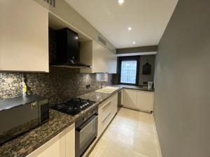 Kuchyň nebo kuchyňský kout v ubytování Nisantası Delux Apartment 2 Rooms