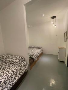 Llit o llits en una habitació de Guest House "Feel at Home" Near A Famosa Fortress & Stadhuys