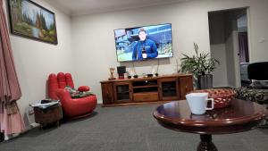 TV/trung tâm giải trí tại Gowrie Agapanthus