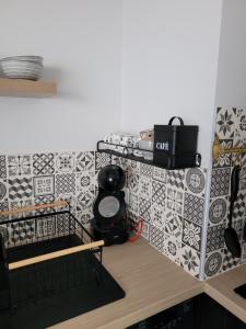 Kuchyňa alebo kuchynka v ubytovaní Appartement rénové près république