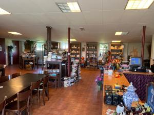 a room with tables and chairs in a library at B&B Zwiep in Lochem