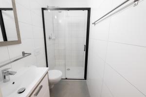 Koupelna v ubytování 4flats + 25 fotografií