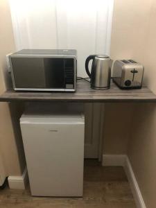 Η κουζίνα ή μικρή κουζίνα στο Lovely rental unit with no loadshedding