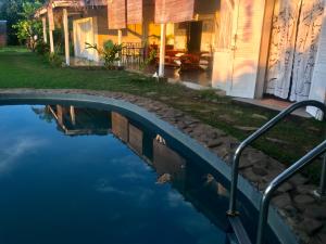 Swimming pool sa o malapit sa Corto Novo Maison d'hôtes-Camping