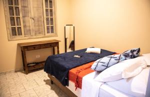 a room with two beds in a room at Pousada Casa Rosada Ilhabela in Ilhabela