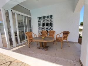 A balcony or terrace at Torredembarra cosy, well equipped house, 5 min. from the beach