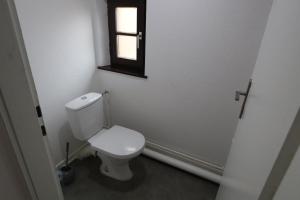 a small bathroom with a toilet and a window at HOMEDAY F2 tous confort très bien placé num4 in Haguenau