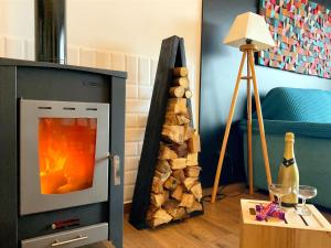Zdjęcie z galerii obiektu Casa Nueva de Vigo Rural Mos con Jacuzzi y chimenea para ESCAPADA ROMANTICA w mieście Mos