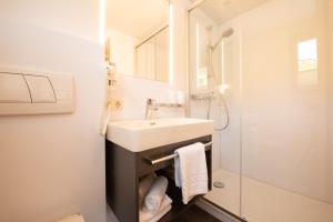 A bathroom at Haus Furka