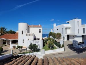 a view of a white house with the ocean in the background at Seagull Rooftop Beach @150 m in Vale do Lobo