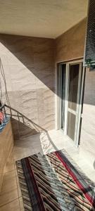 شقه مفروشه فرش فندقي tesisinde bir balkon veya teras