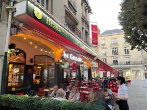 Fotografia z galérie ubytovania l'Hôtel des Ventes Reims Chativesle v destinácii Reims