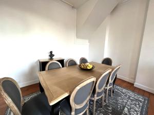 Fotografia z galérie ubytovania l'Hôtel des Ventes Reims Chativesle v destinácii Reims