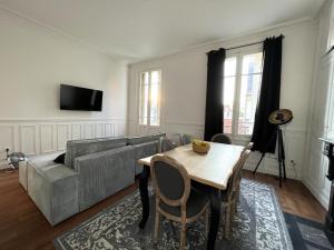 Fotografia z galérie ubytovania l'Hôtel des Ventes Reims Chativesle v destinácii Reims