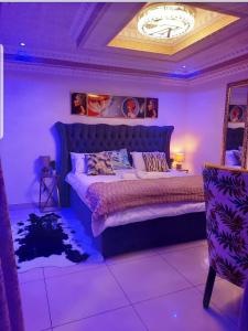 Postel nebo postele na pokoji v ubytování Ko-Porch luxury guest house