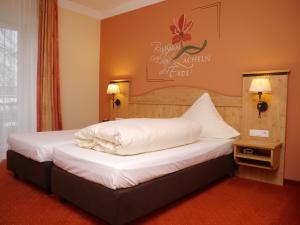 Postel nebo postele na pokoji v ubytování Hotel Gasthof Fellner