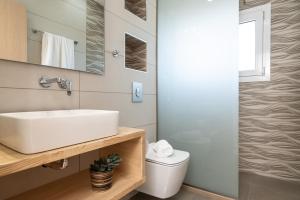 Kúpeľňa v ubytovaní Spartakos Luxury Villa 3