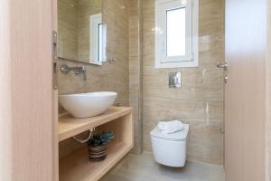 Kúpeľňa v ubytovaní Spartakos Luxury Villa 3