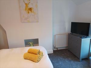 a bedroom with a bed with yellow towels on it at Victorian Renovation Room 8 in Liverpool