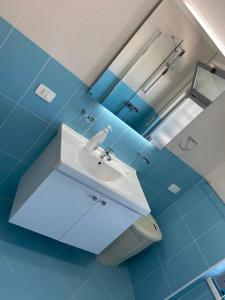 Bilik mandi di MB luxury apartments +23 gambar