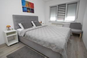 Łóżko lub łóżka w pokoju w obiekcie Apartment IG4U, City center