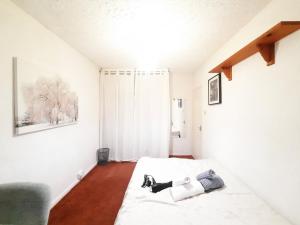 Katil atau katil-katil dalam bilik di London North Downs rooms
