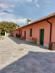 a building with benches in front of it at Agriturismo Pizzavacca in Villanova sullʼArda