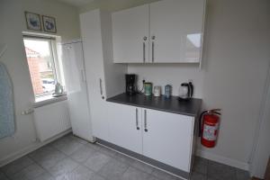 Kuchyň nebo kuchyňský kout v ubytování Billesgade Rooms