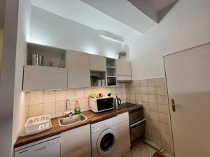 Kuchyňa alebo kuchynka v ubytovaní Bellevue City Apartment Budapest + 3 fotografie