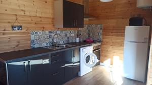 Kuchyň nebo kuchyňský kout v ubytování Las cabañas de Tino