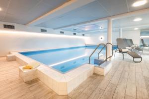 Bazén v ubytovaní Alpenhotel DAS KÜREN alebo v jeho blízkosti