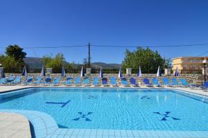 Bazén v ubytování Hotel Tassia for families & couples - Apartments nebo v jeho okolí