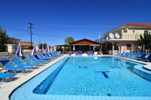 Bazén v ubytování Hotel Tassia for families & couples - Apartments nebo v jeho okolí