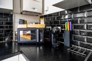 Kuchyň nebo kuchyňský kout v ubytování Meersbrook Luxury Duplex Apartment