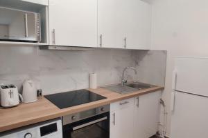 Kuchyňa alebo kuchynka v ubytovaní Appart Cosy Auber Porte de Paris
