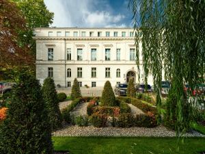 Vonkajšia záhrada v ubytovaní Hotel Altus Palace - Destigo Hotels