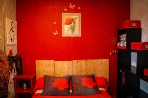 a red bedroom with a bed with red walls at Villa MAS GUAPA dans le TARN Albigeois in Lescure-dʼAlbigeois