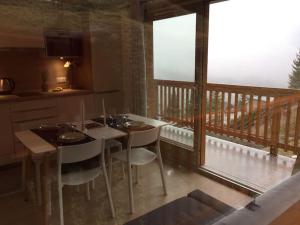 Balkon lub taras w obiekcie Méribel 2 pièces avec cabine, centre, proche commerce et pistes avec parking et wifi état neuf