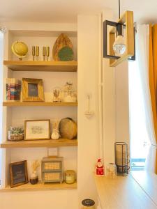 Kuchyňa alebo kuchynka v ubytovaní Paris Homestay of Happyness