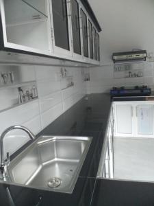 Kuchyň nebo kuchyňský kout v ubytování White Queen Residence + 37 fotografií