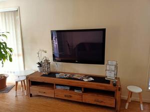 a living room with a flat screen tv on the wall at Tingalpa Townhouse Treat in Brisbane