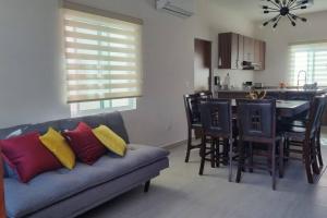 a living room with a couch and a kitchen at Casa Mauricio in La Paz