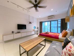 TV a/nebo společenská místnost v ubytování Mercu Summer Suites Bernice KLCC