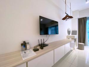 TV a/nebo společenská místnost v ubytování Mercu Summer Suites Bernice KLCC