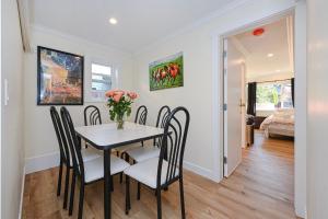 a dining room with a table and chairs at Quite House near the Vancouver Airport in Richmond
